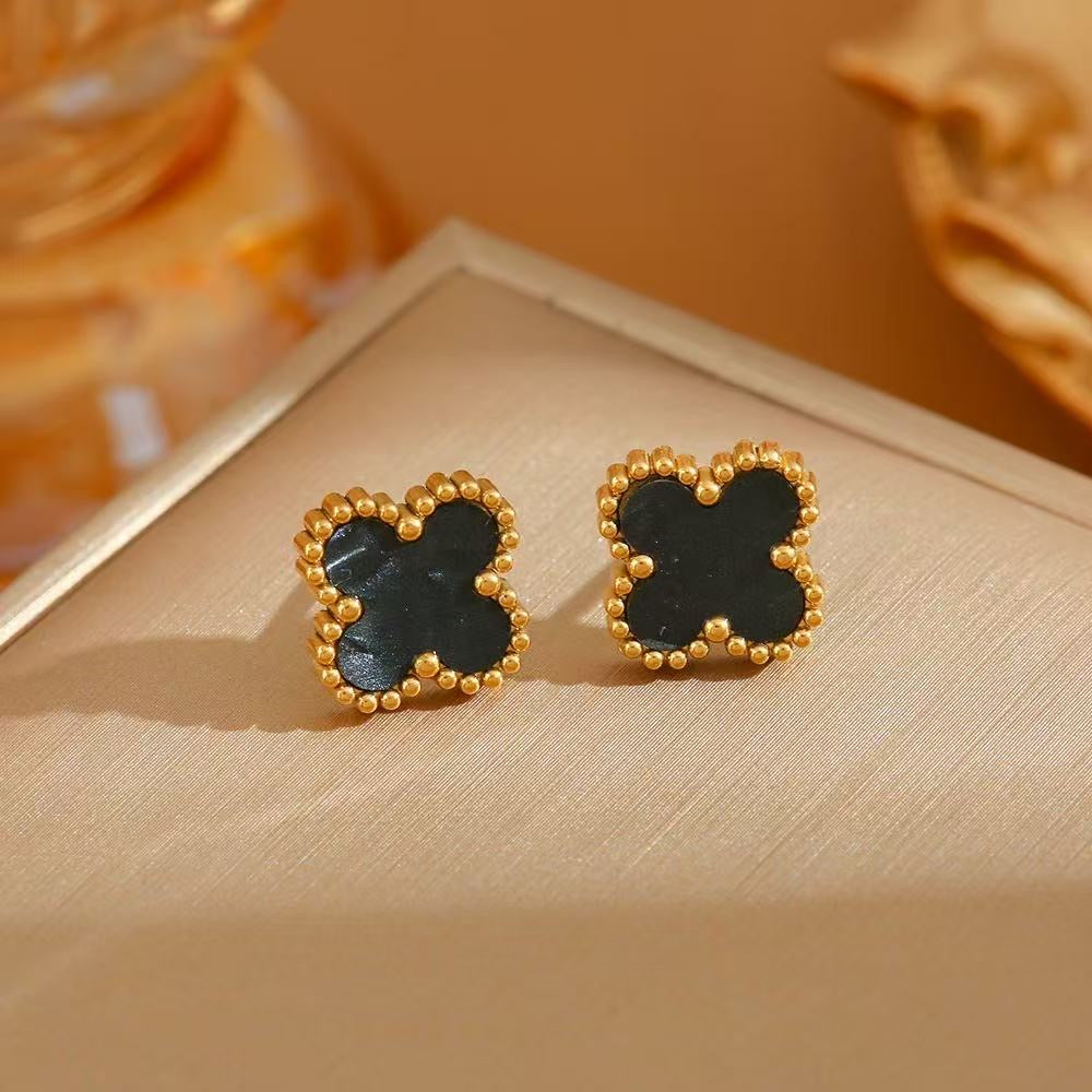 CLOVER EARRINGS