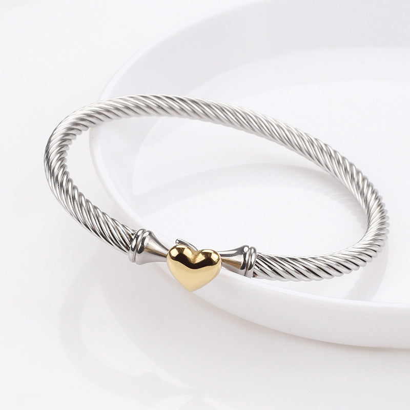 PULSERA CORAZÓN DORADO
