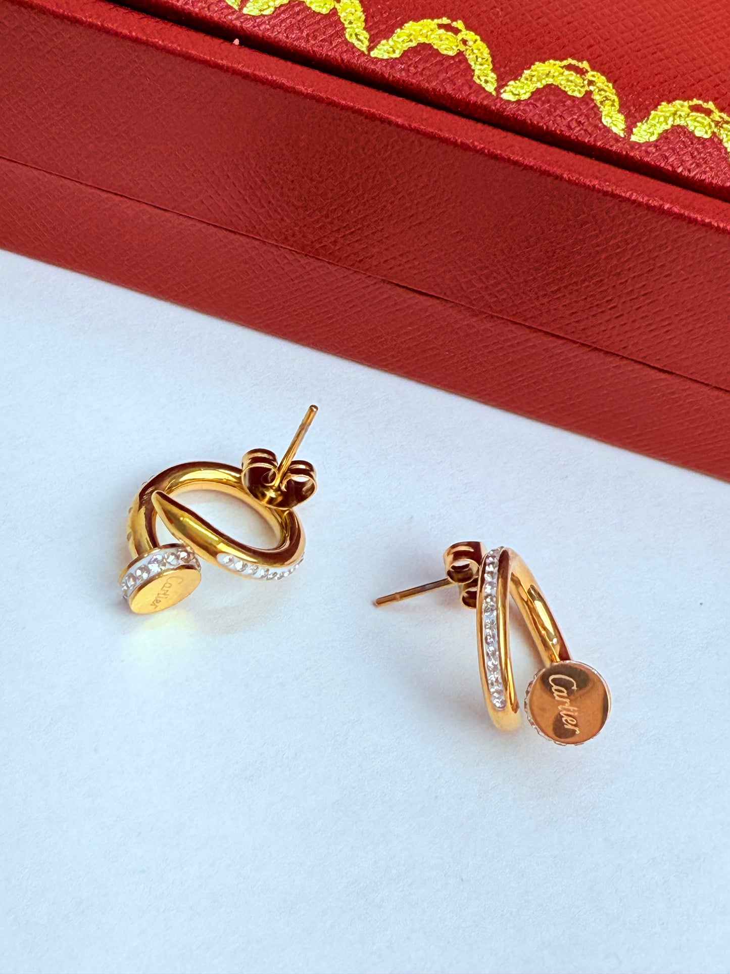 ARETES CLAVÓ CON DIAMANTE
