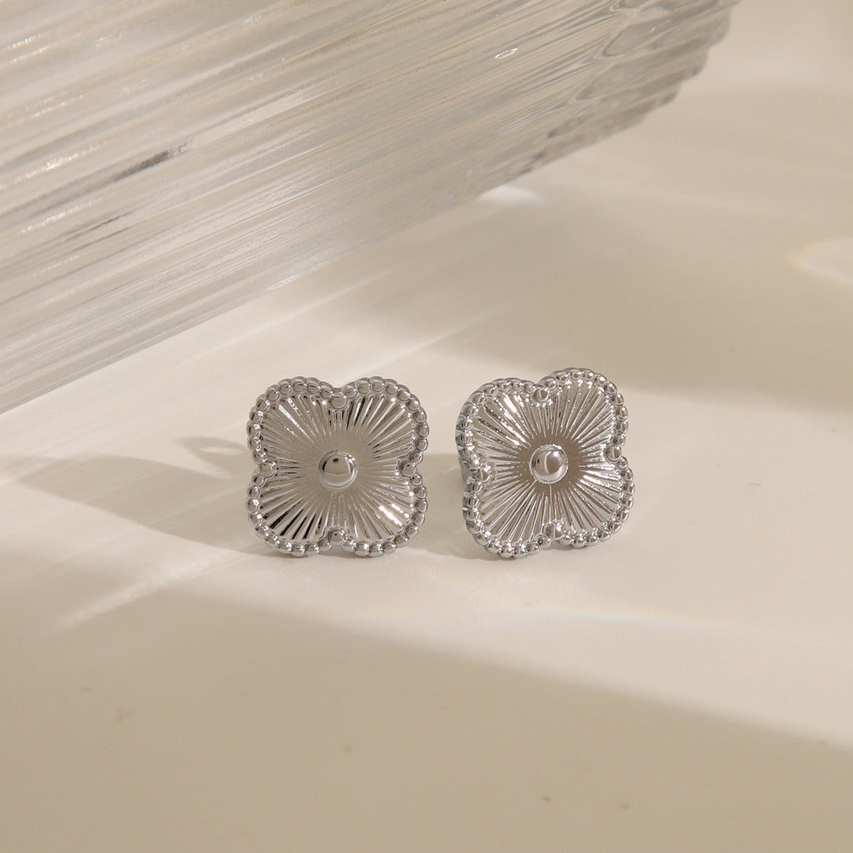 ARETES TRÉBOL