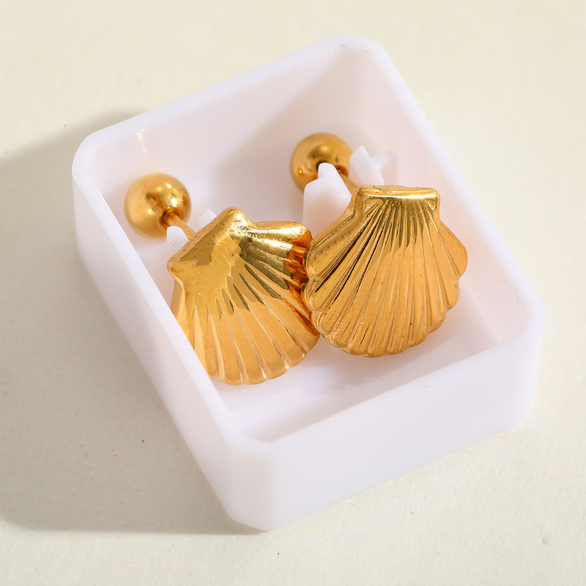SMALL concha EARRING