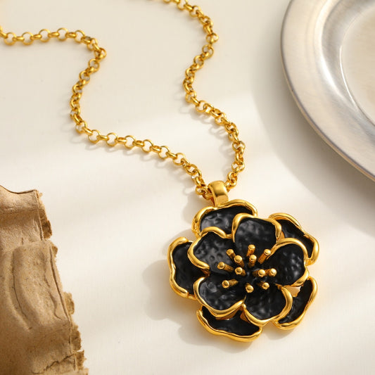 Necklace Flor Negra