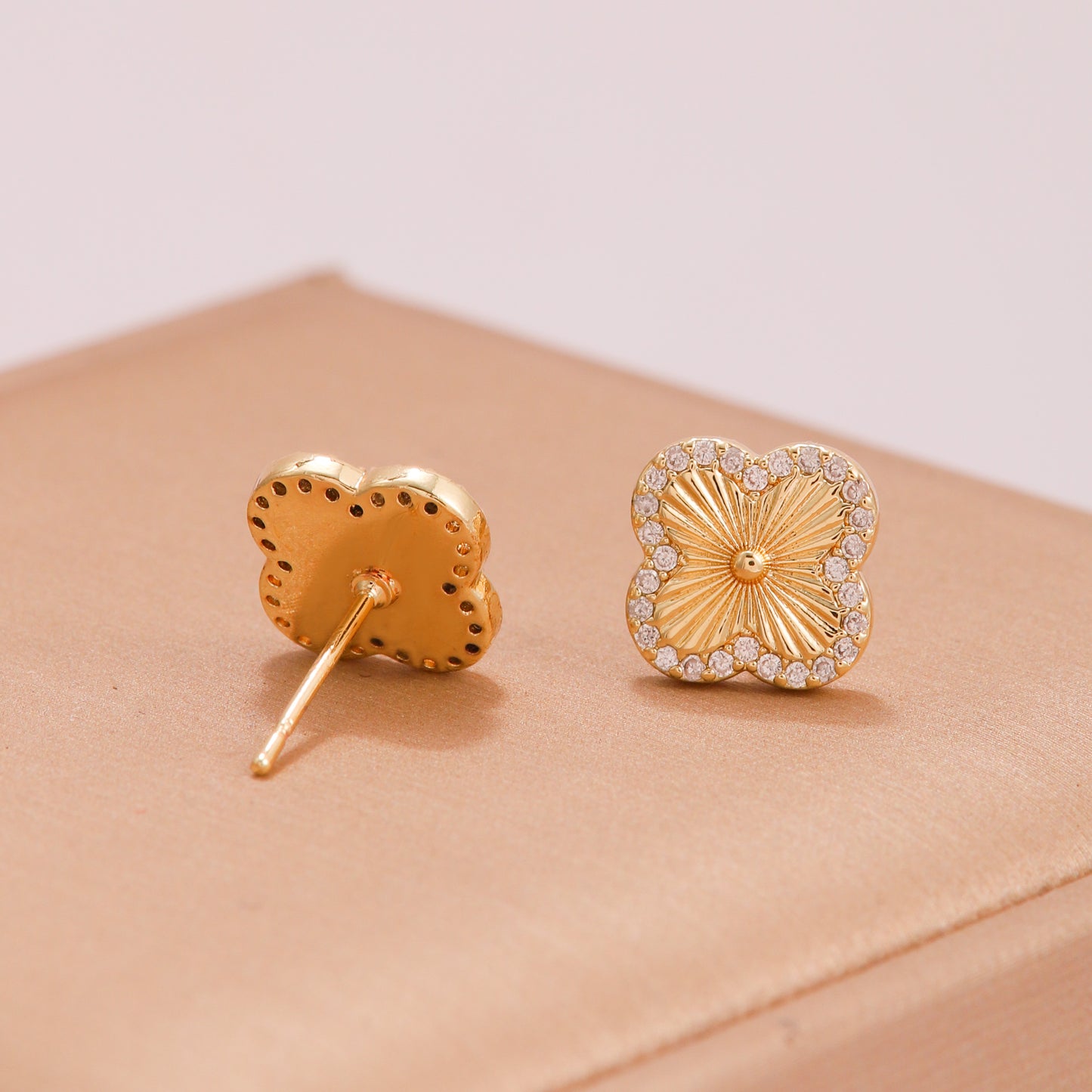 ARETES GLAMUR